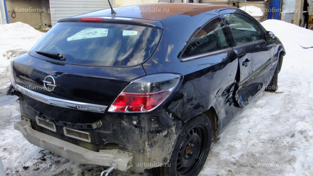 Opel Astra H gtc - битый в правую сторону.