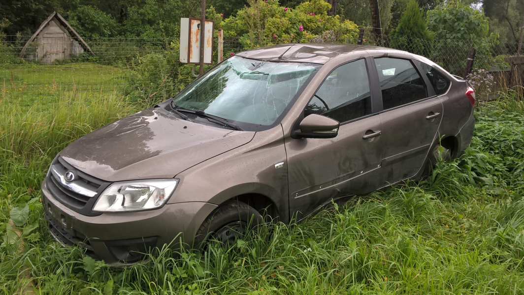 Lada Granta хэтчбек - после переворота (перевёртыш).