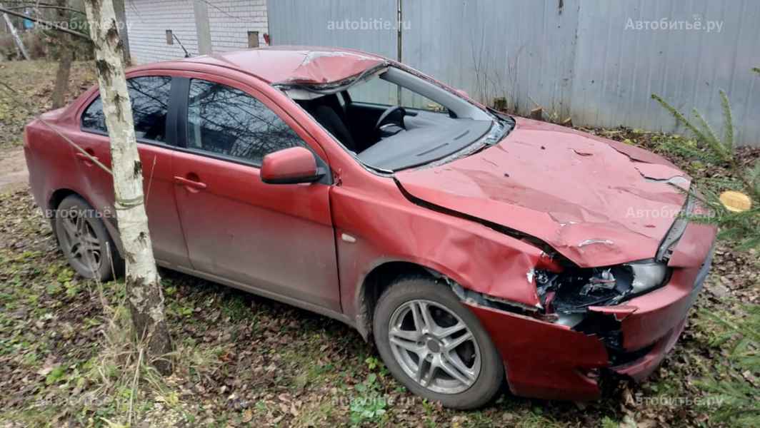 Mitsubishi Lancer 10 - перевёртыш (после переворота).