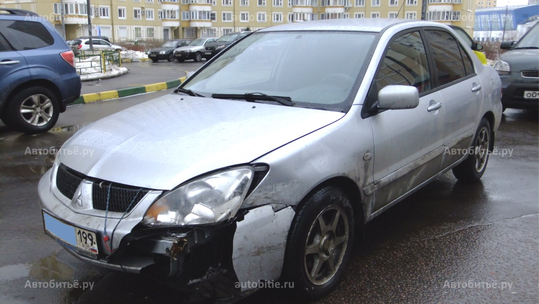 Mitsubishi Lancer 9 - после аварии.