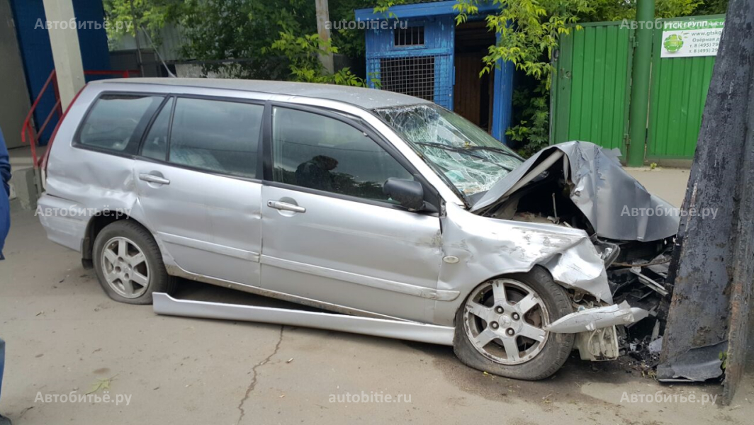 Mitsubishi Lancer 9 универсал - битый в лонжерон.