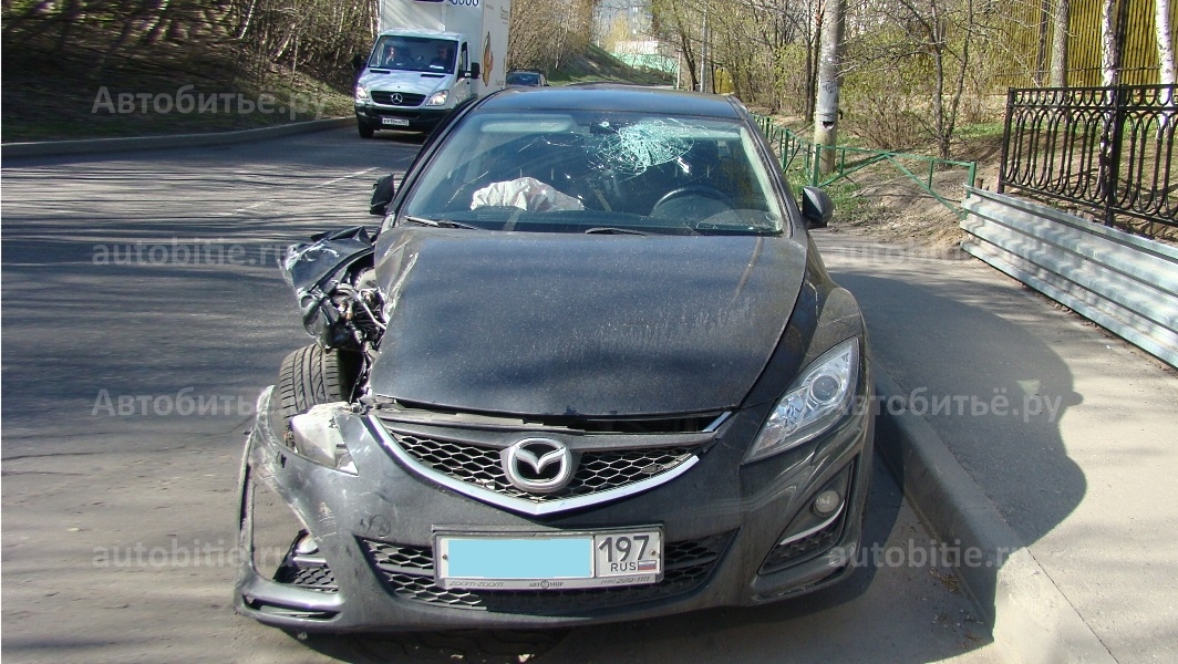 Mazda 6 II (GH) седан - битая в переднюю арку.