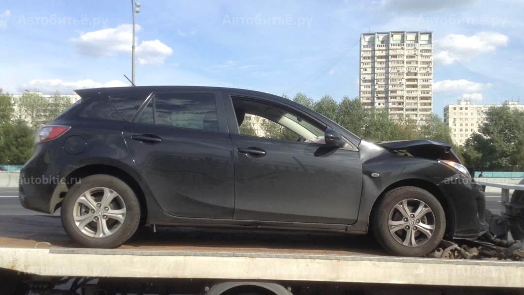 Mazda 3 II (BL) хэтчбек - битая в переднюю часть.