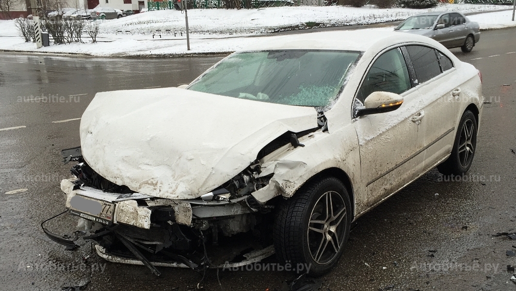 Volkswagen Passat CC - после аварии, битый перед.