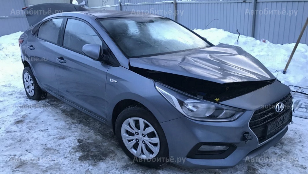 Hyundai Solaris II - битый в переднюю часть.