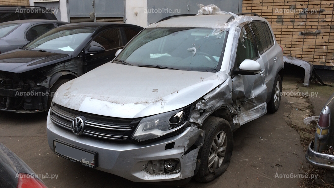 Volkswagen Tiguan I - битый сбоку.