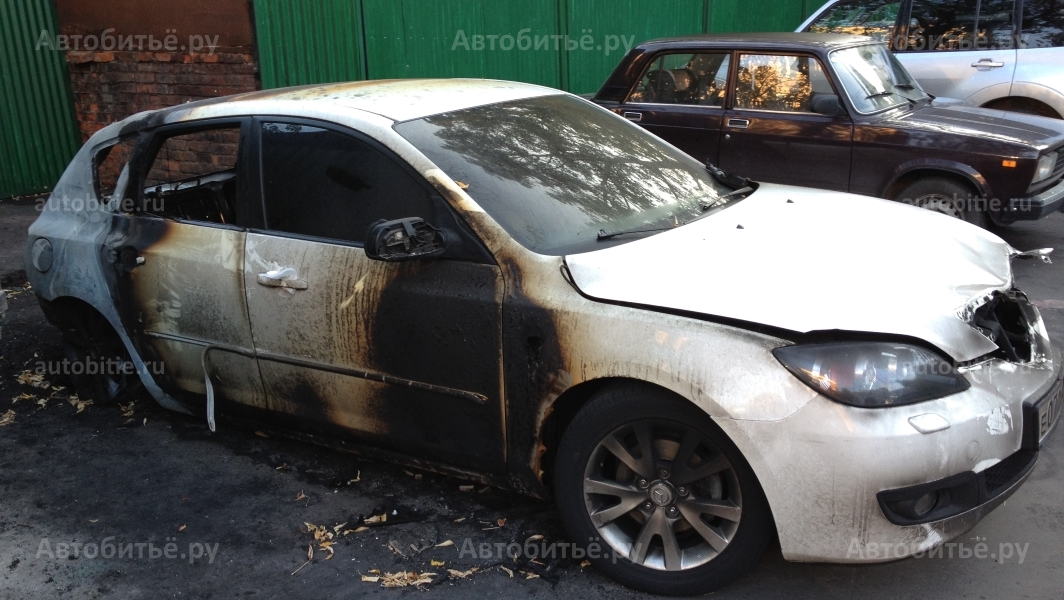 Mazda 3 I (BK) хэтчбек - сгоревшая после пожара.